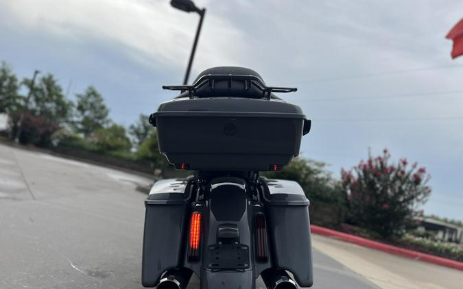 2018 Harley-Davidson® FLHXSE CVO™ Street Glide® Gunship Gray 960249