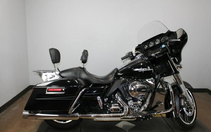 Harley-Davidson® Street Glide® Special 2016 FLHXS 642238T BLACK W/PINSTRIPE