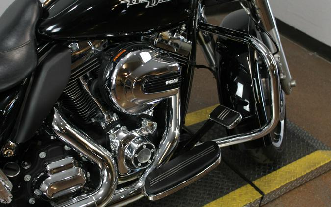 Harley-Davidson® Street Glide® Special 2016 FLHXS 642238T BLACK W/PINSTRIPE