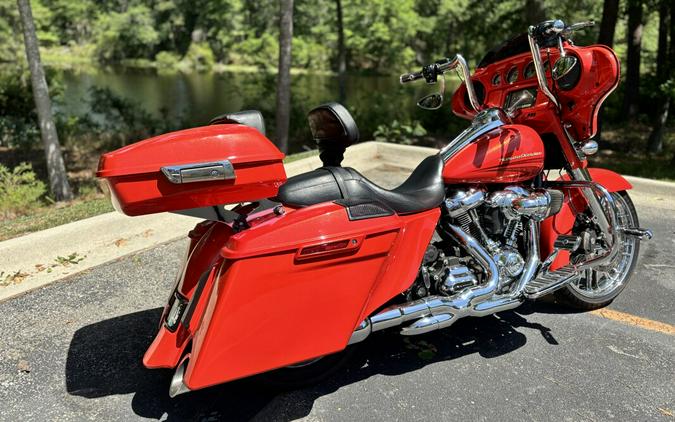 FLHXS 2017 Street Glide® Special