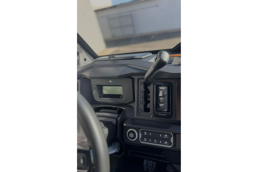 2026 Can-Am DEF MAX XT CAB HD11 9FTN