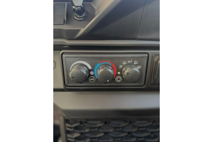 2026 Can-Am DEF MAX XT CAB HD11 9FTN