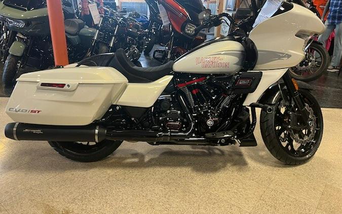 2024 Harley-Davidson CVO™ Road Glide® ST Golden White Pearl