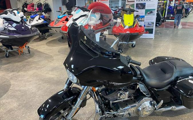 2014 Harley-Davidson® Street Glide Base