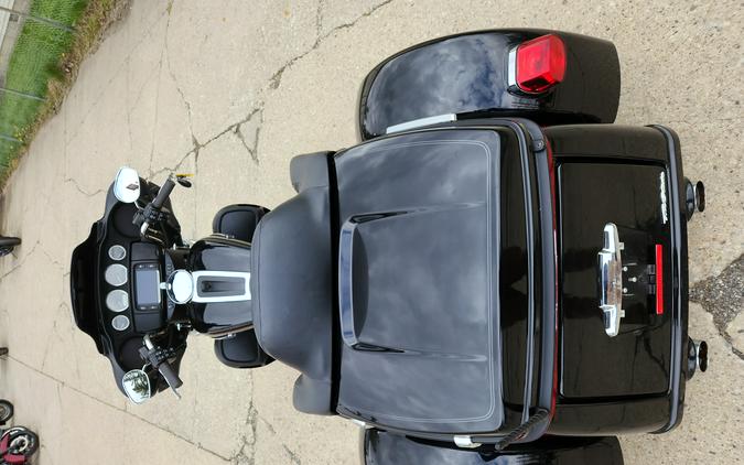 2018 Harley-Davidson® Tri Glide Ultra - FP8572