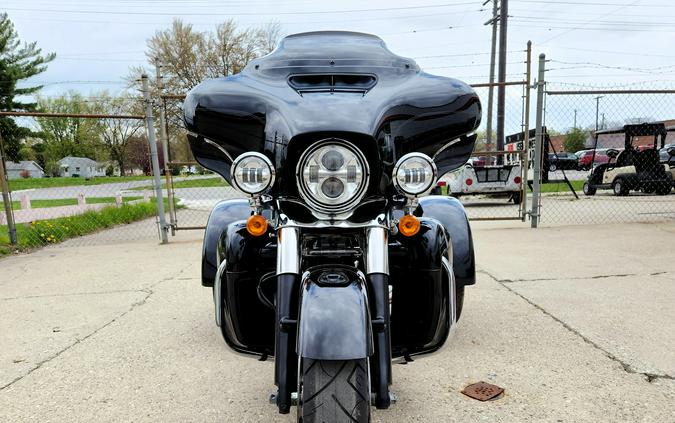 2018 Harley-Davidson® Tri Glide Ultra - FP8572