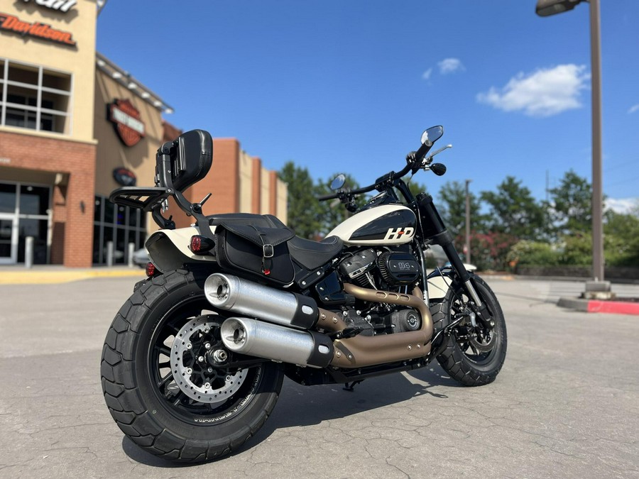2022 Harley-Davidson® FXFBS Fat Bob® 114 White Sand Pearl 011036