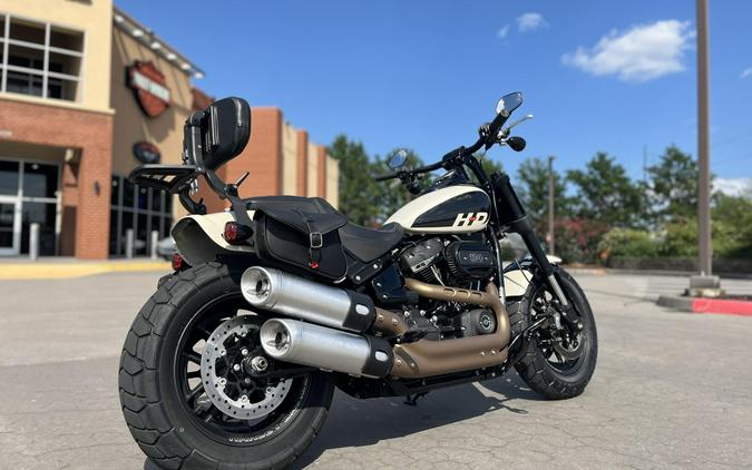 2022 Harley-Davidson® FXFBS Fat Bob® 114 White Sand Pearl 011036