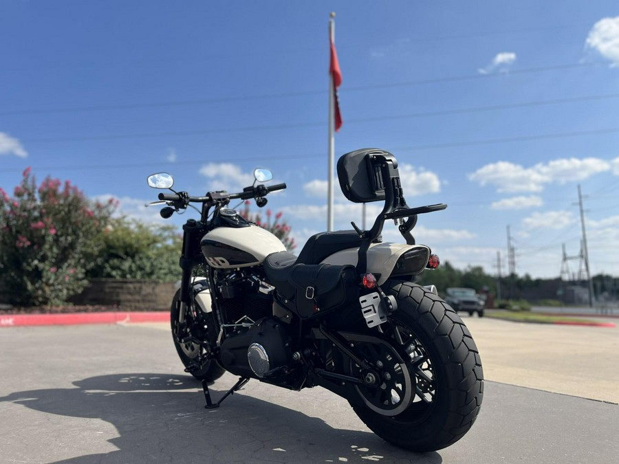 2022 Harley-Davidson® FXFBS Fat Bob® 114 White Sand Pearl 011036