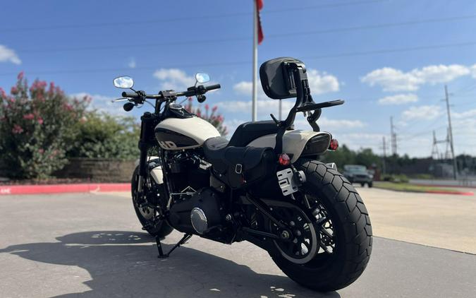 2022 Harley-Davidson® FXFBS Fat Bob® 114 White Sand Pearl 011036
