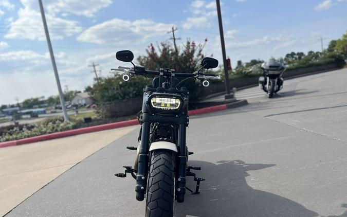 2022 Harley-Davidson® FXFBS Fat Bob® 114 White Sand Pearl 011036