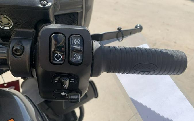 2025 Indian Roadmaster Dark Horse w/Powerband Audio Heavy Metal