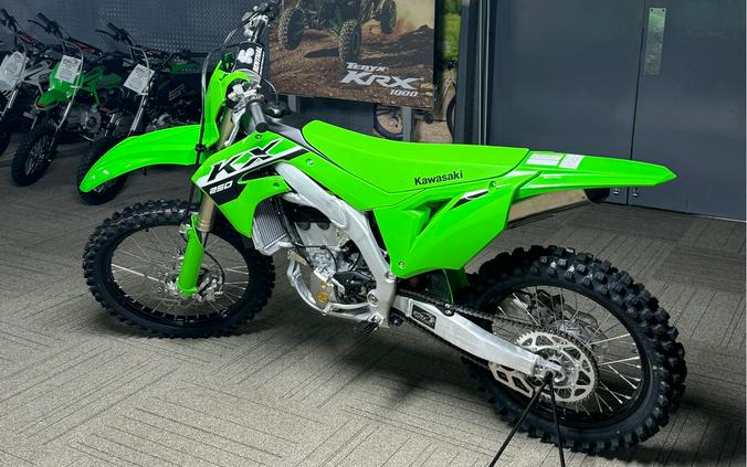 FIRST LOOK! 2024 KAWASAKI KX250, KX112, KX85 & KX65 MODELS