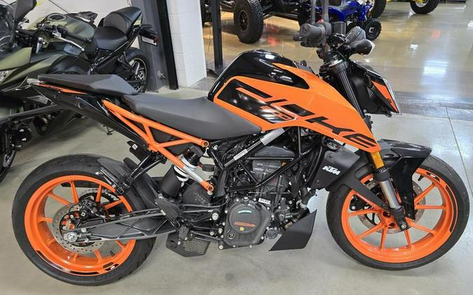 2023 KTM 200 Duke