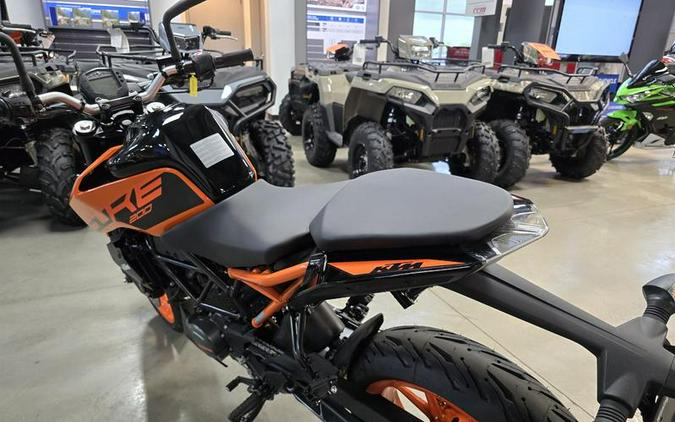 2023 KTM 200 Duke