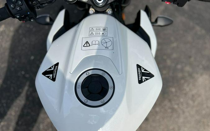 2024 Triumph Street Triple 765 R Crystal White REET TRIPLE R