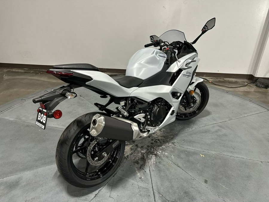 2025 Kawasaki Ninja® 500 Base