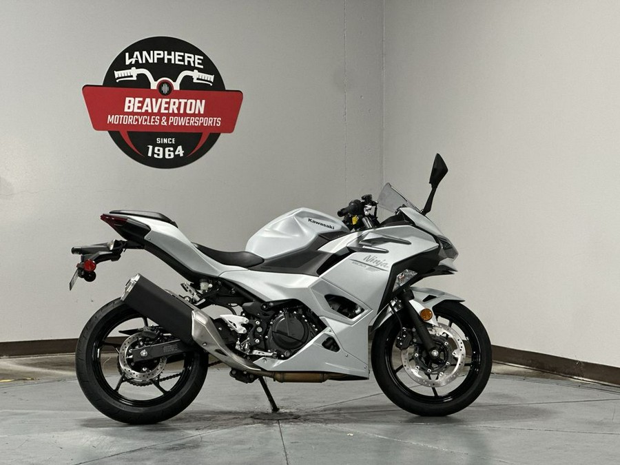 2025 Kawasaki Ninja® 500 Base