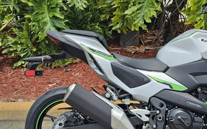 2024 Kawasaki Z7 Hybrid ABS