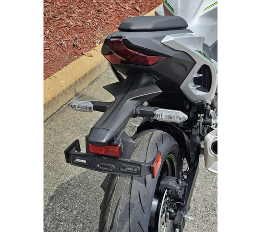 2024 Kawasaki Z7 Hybrid ABS