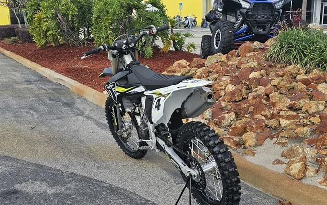 2025 Triumph TF 450-RC Edition Jet Black/Pure White 450-RC Edition