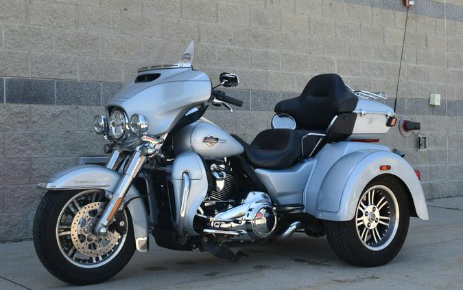 2023 Harley-Davidson Tri Glide Ultra FLHTCUTG