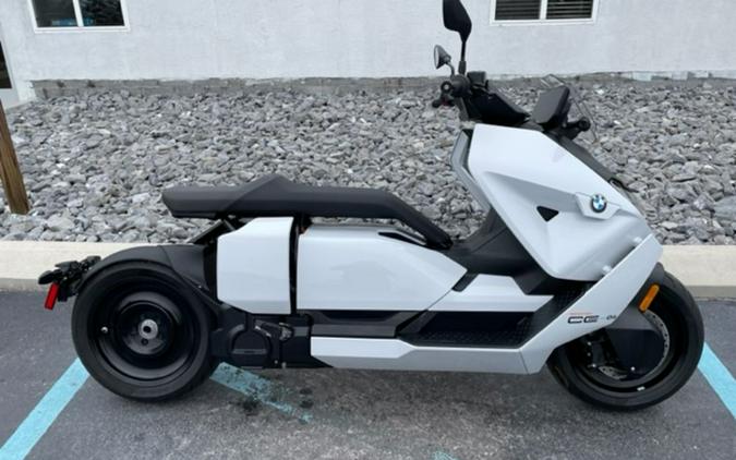 2023 BMW CE 04 Review [Urban Electric Commuter Scooter]