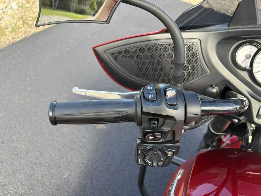 2017 Victory Motorcycles® Cross Country® Gloss Black