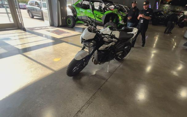 2024 Triumph STREET TRIPLE 675 R