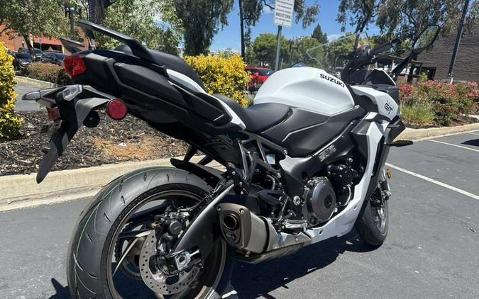 2026 Suzuki GSX-S1000GT+