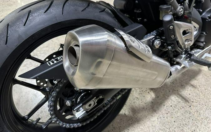 2025 Triumph Speed 400 Carnival Red / Storm Grey