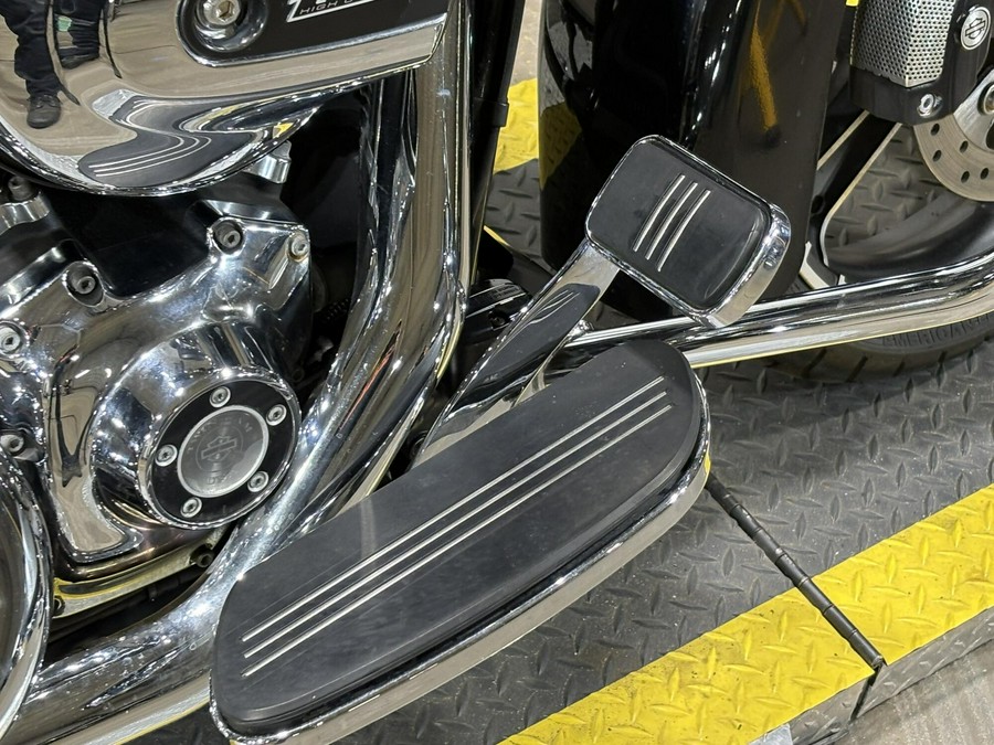 2016 Harley-Davidson Street Glide Vivid Black