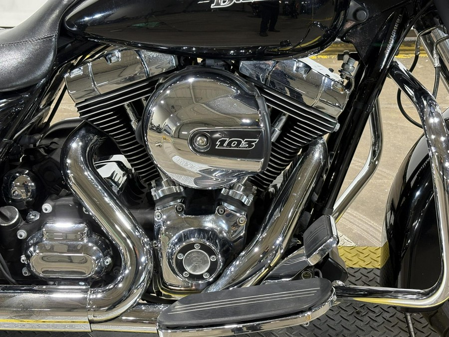 2016 Harley-Davidson Street Glide Vivid Black