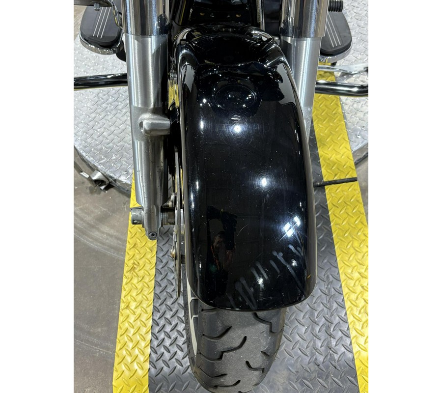 2016 Harley-Davidson Street Glide Vivid Black