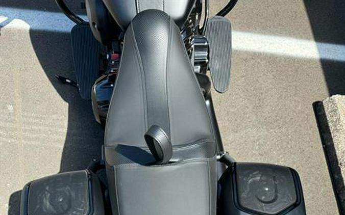 2024 Indian Motorcycle Chieftain® Dark Horse® with PowerBand Audio Package