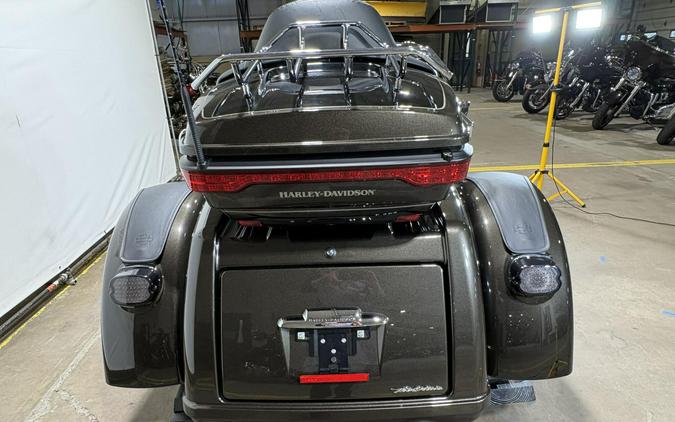2020 Harley-Davidson Tri Glide Ultra River Rock Gray/Vivid Black