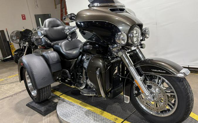 2020 Harley-Davidson Tri Glide Ultra River Rock Gray/Vivid Black