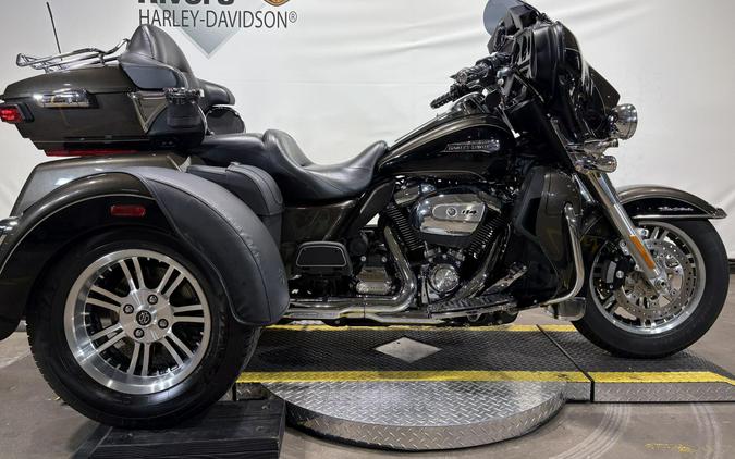 2020 Harley-Davidson Tri Glide Ultra River Rock Gray/Vivid Black
