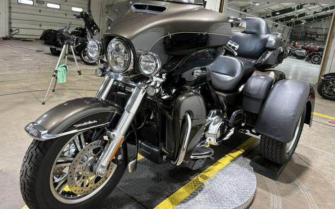 2020 Harley-Davidson Tri Glide Ultra River Rock Gray/Vivid Black