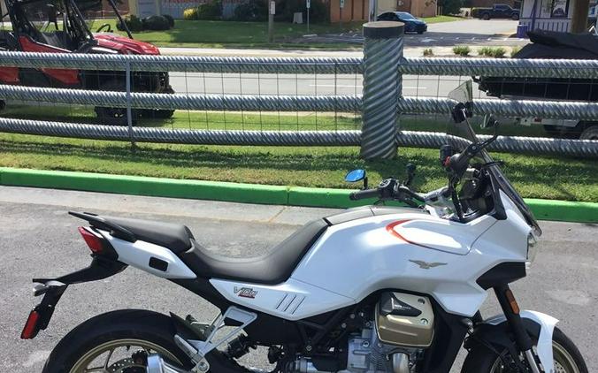 2023 Moto Guzzi V100 Mandello