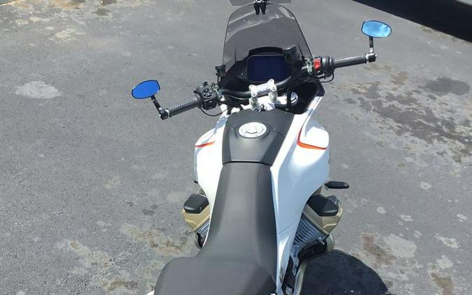 2023 Moto Guzzi V100 Mandello