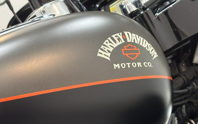 2018 Harley-Davidson® Ultra Limited Industrial Gray Denim/Black Denim