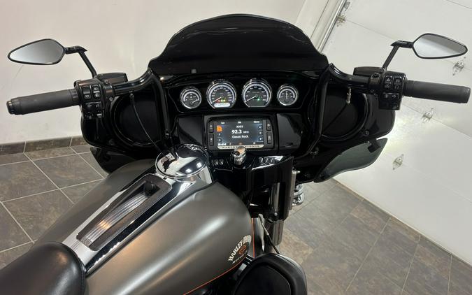 2018 Harley-Davidson® Ultra Limited Industrial Gray Denim/Black Denim