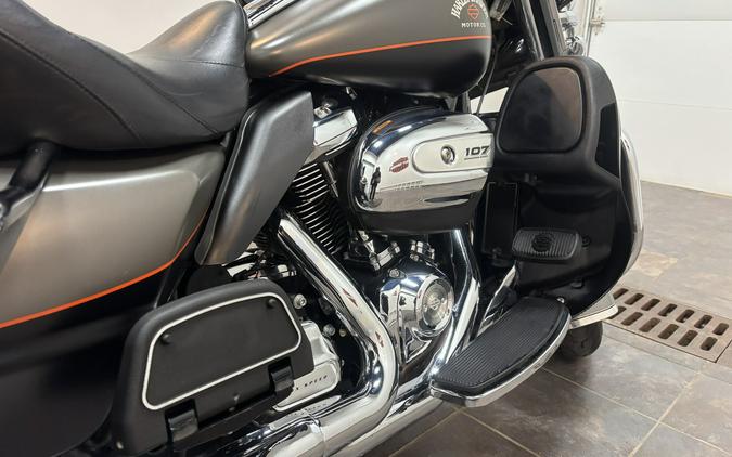 2018 Harley-Davidson® Ultra Limited Industrial Gray Denim/Black Denim
