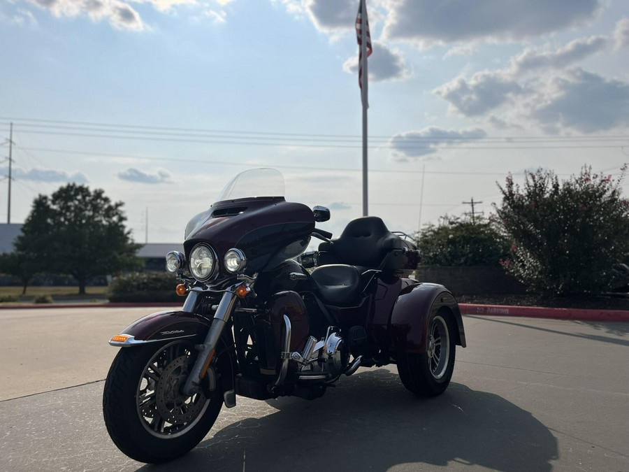 2014 Harley-Davidson® Tri Glide® Ultra MYS RED/CAYENNE 859454