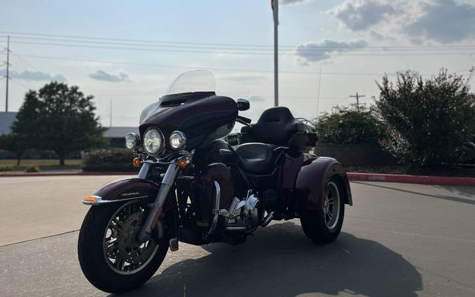 2014 Harley-Davidson® Tri Glide® Ultra MYS RED/CAYENNE 859454