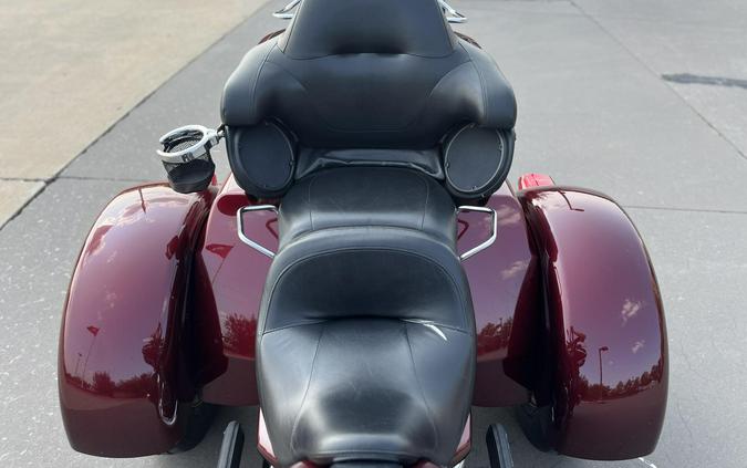 2014 Harley-Davidson® Tri Glide® Ultra MYS RED/CAYENNE 859454