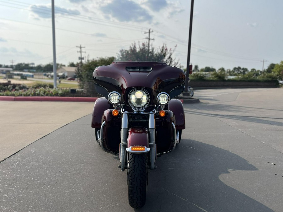 2014 Harley-Davidson® Tri Glide® Ultra MYS RED/CAYENNE 859454
