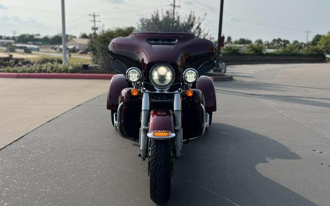 2014 Harley-Davidson® Tri Glide® Ultra MYS RED/CAYENNE 859454