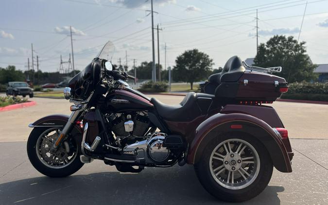2014 Harley-Davidson® Tri Glide® Ultra MYS RED/CAYENNE 859454